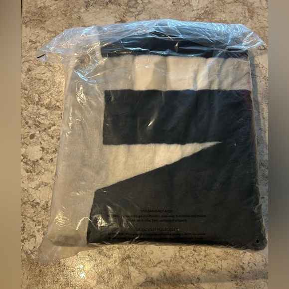 NEW Victoria's Secret PINK Camo Cozy Multi Gray Throw Blanket 50 x 60 - Picture 9 of 9